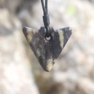 Hebridean Stone arrowhead pendant - garnetiferous - Image 1