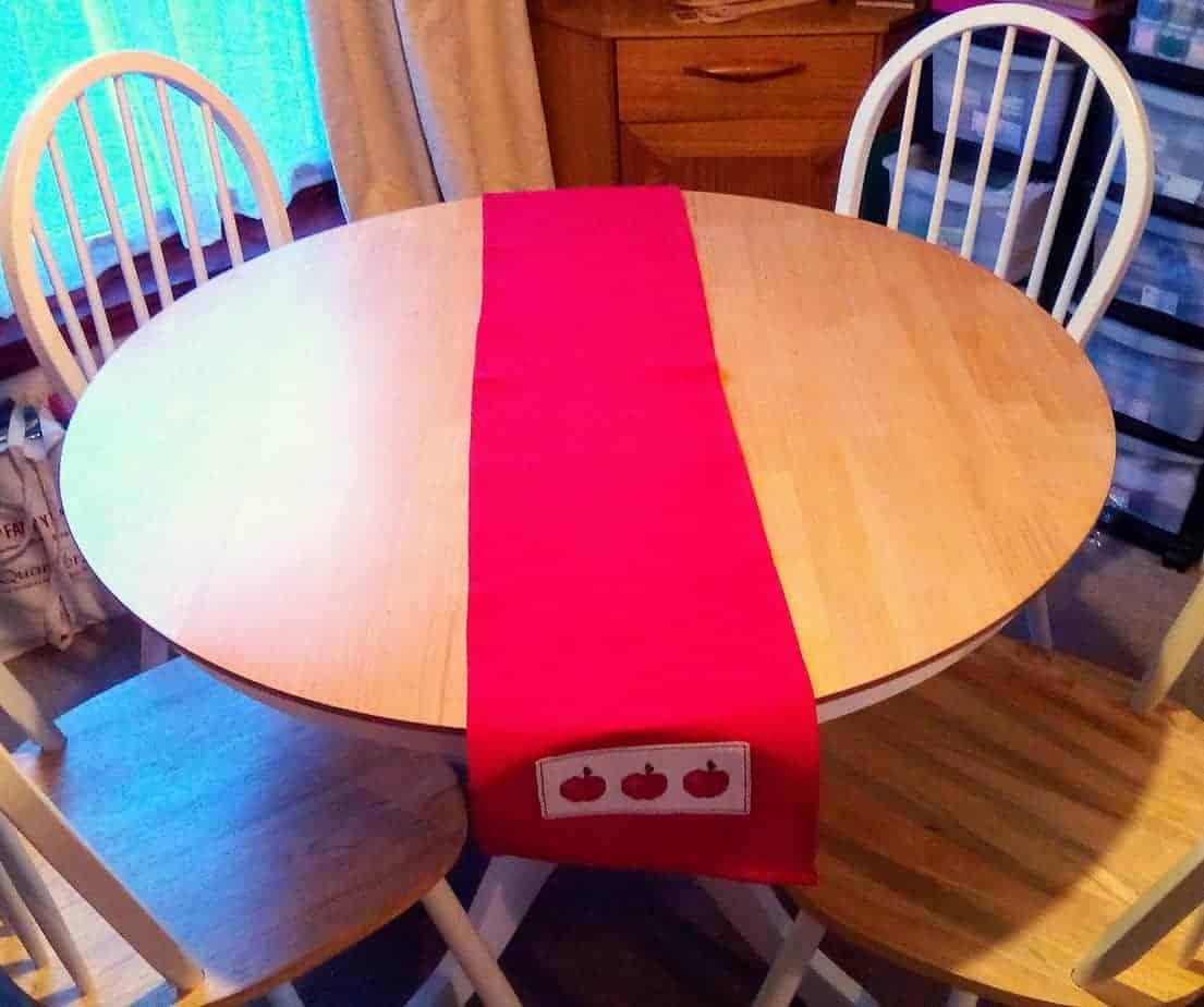 Country Apple table runner - Image 5