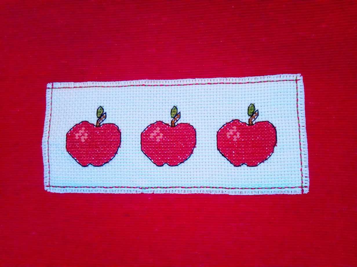 Country Apple table runner - Image 3