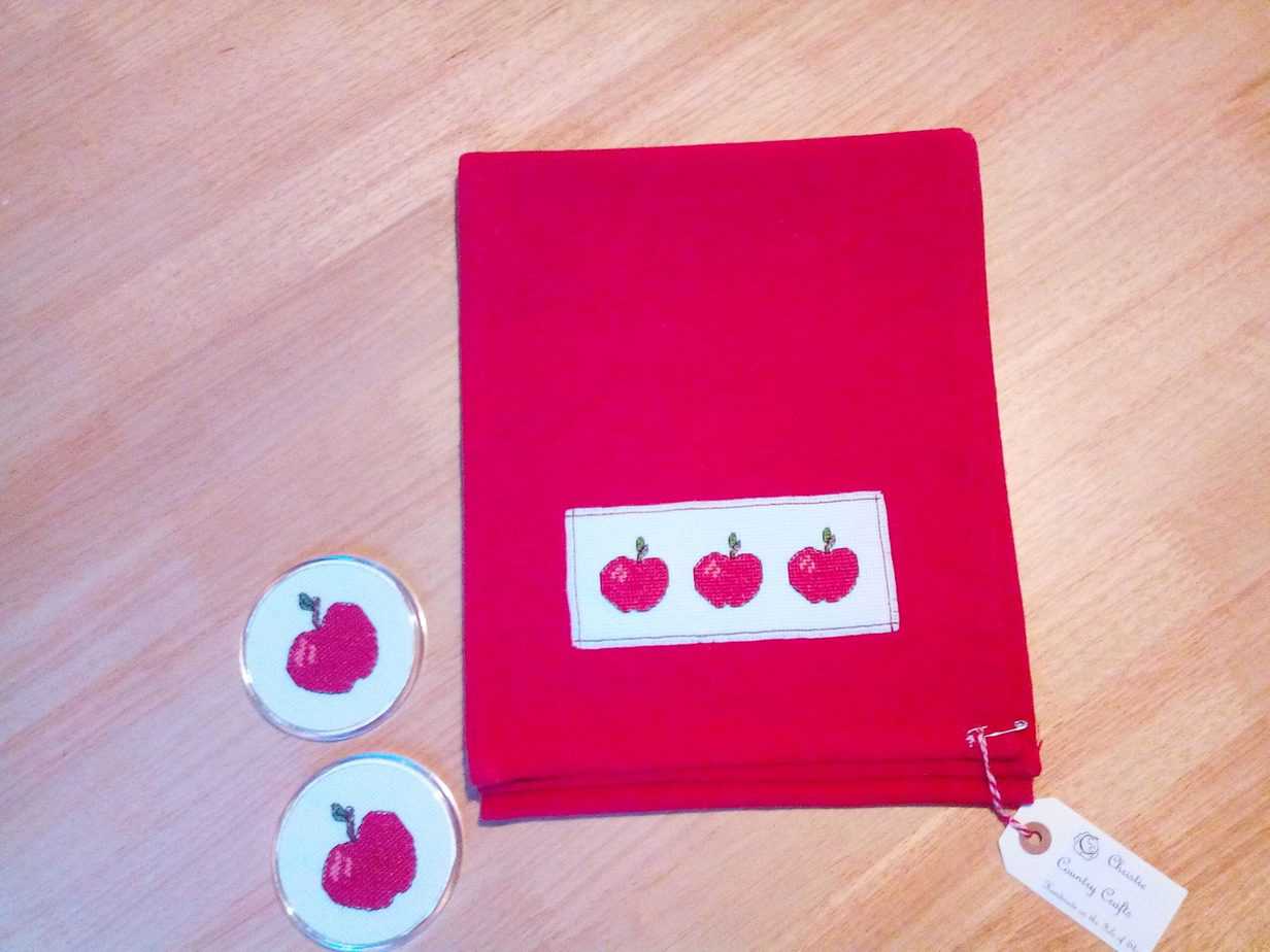 Country Apple table runner - Image 6