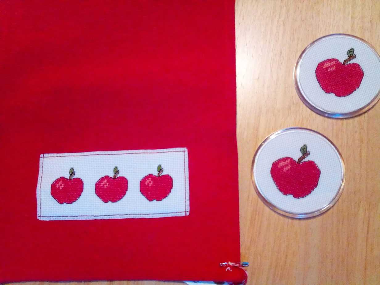 Country Apple table runner - Image 4