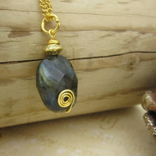 Labradorite, Aurora Pendant, Gold Plated - handmade by Indigo Berry (view 4)