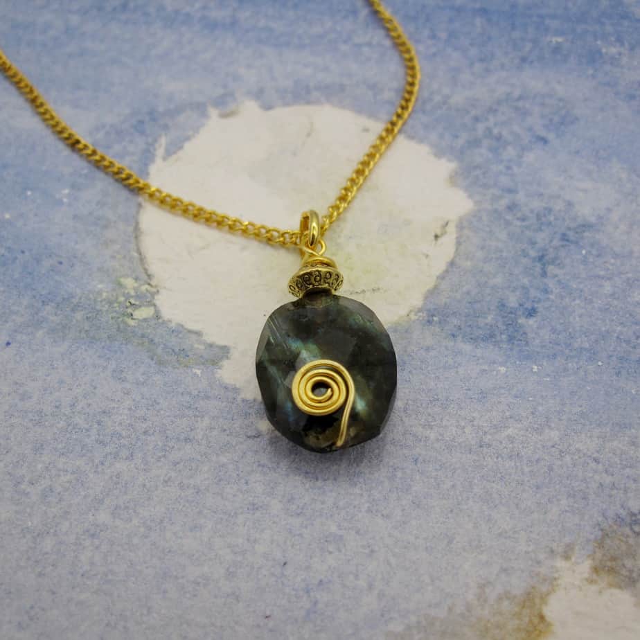Labradorite, Aurora Pendant, Gold Plated - handmade by Indigo Berry (view 3)