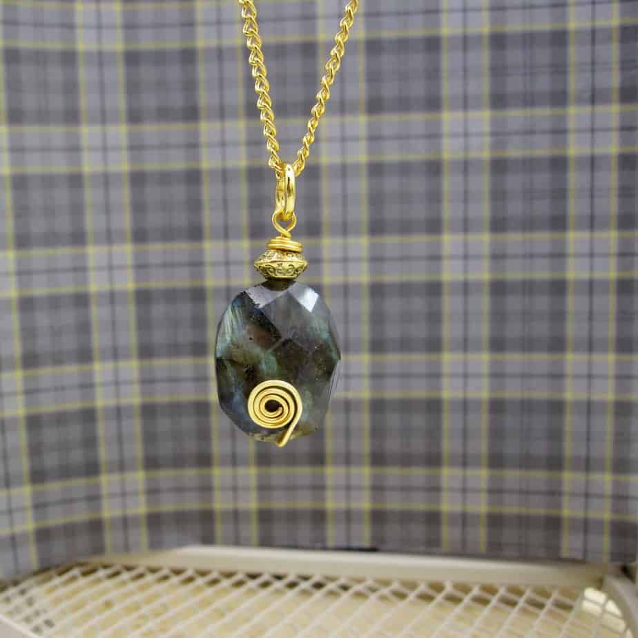 Labradorite, Aurora Pendant, Gold Plated - handmade by Indigo Berry (view 5)
