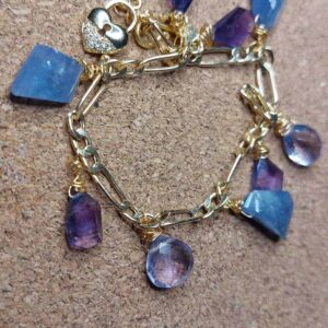 9 carat gold gate chain charm bracelet with gemstones (Tanzanite and Amethyst) - Image 3