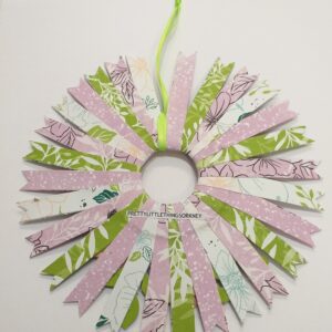 Mini Paper Wreath - pink/green - Image 3