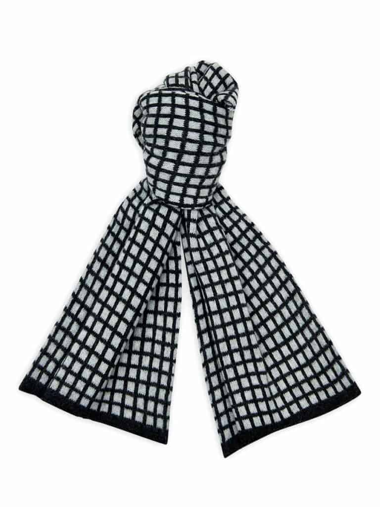 Long, flat scarf