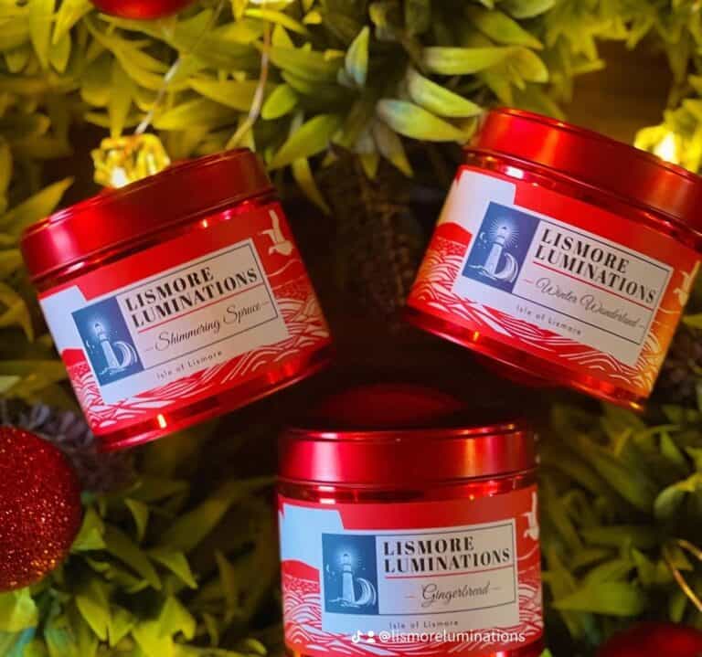 Gingerbread - Christmas candle in red tin