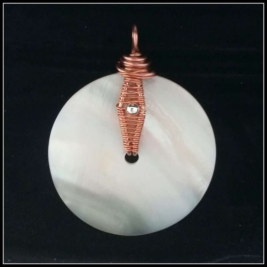 Round Shell and Copper Woven Necklace - Image 1