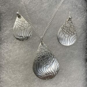 Silver pendant & earring set embossed with bubbles and waves