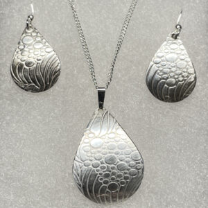 Silver teardrop pendant & pierced earring set, embossed with waves & bubbles