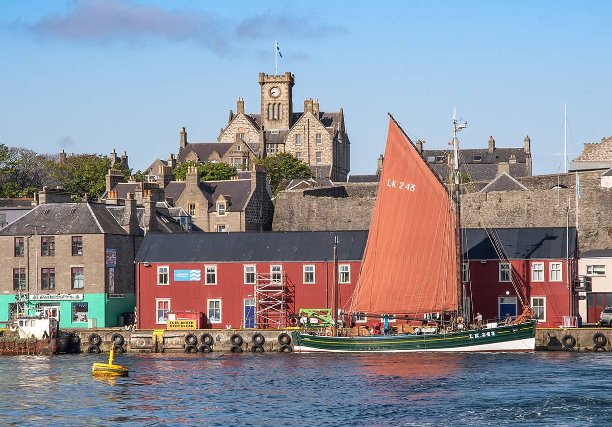 The Swan, Lerwick 500 Piece Jigsaw Puzzle - Image 1