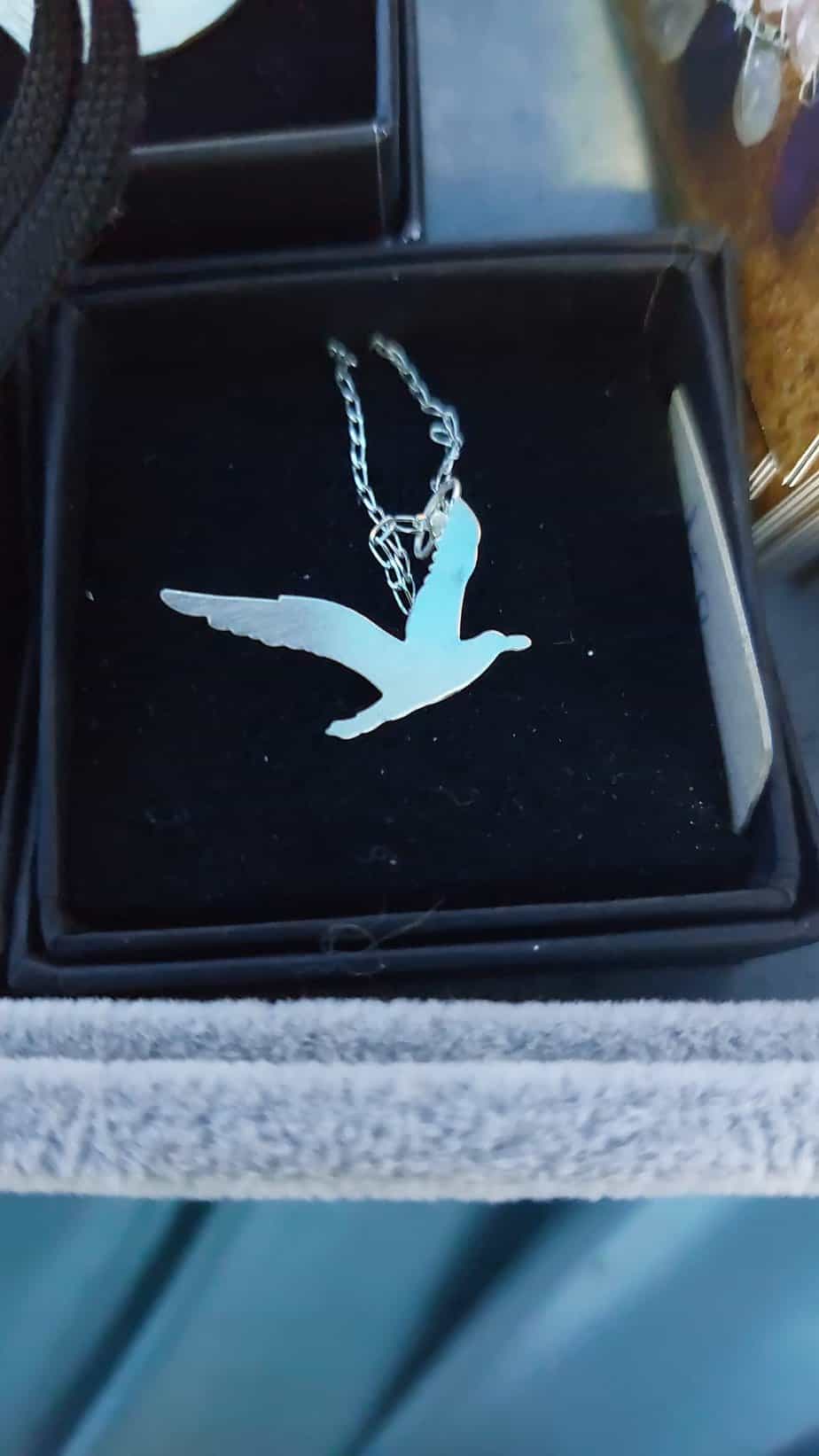 Small silver bird pendant on chain - Image 3