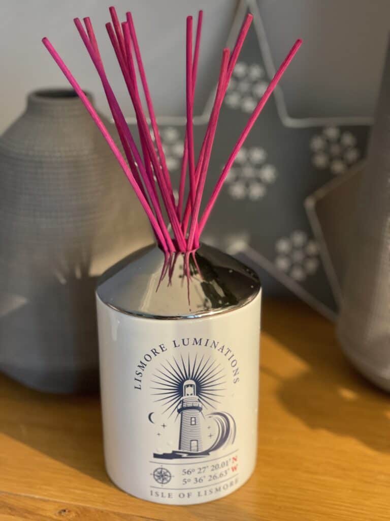 Ceramic diffuser jar holders
