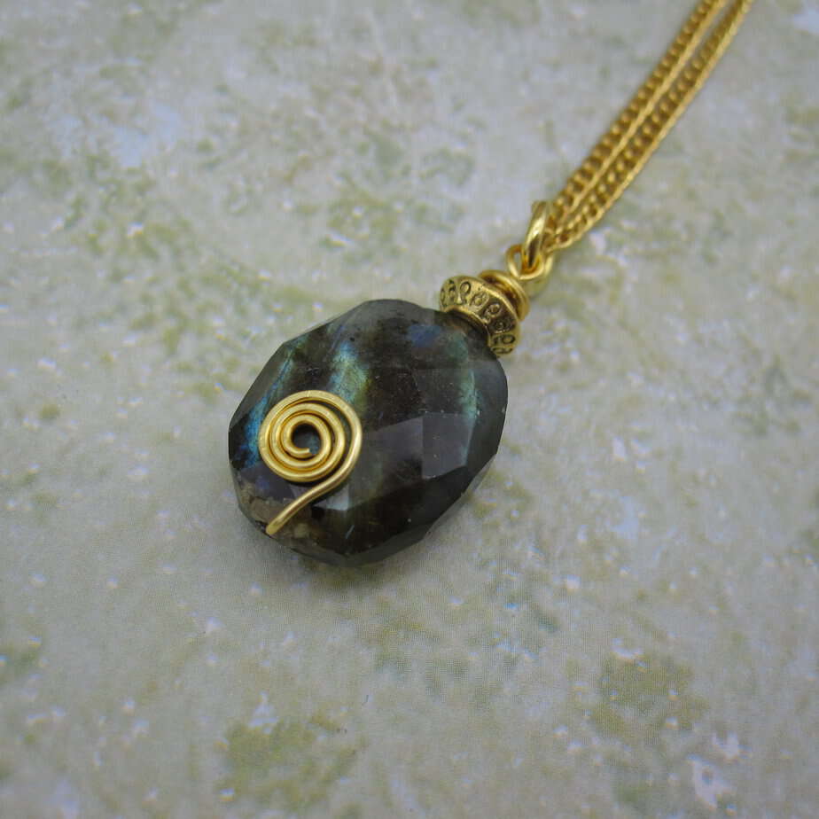 Labradorite, Aurora Pendant, Gold Plated - handmade by Indigo Berry (view 6)