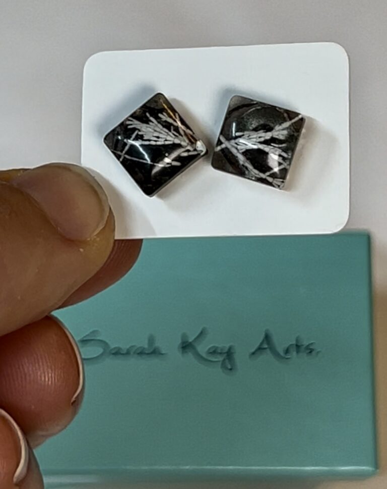 Seaweed earrings, resin jewellery from Shetland.