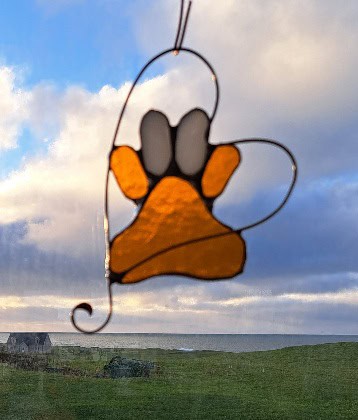 Pawprint in the heart - handmade by Pols Stained Glass