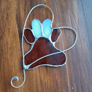 Pawprint in the heart - handmade by Pols Stained Glass (view 2)