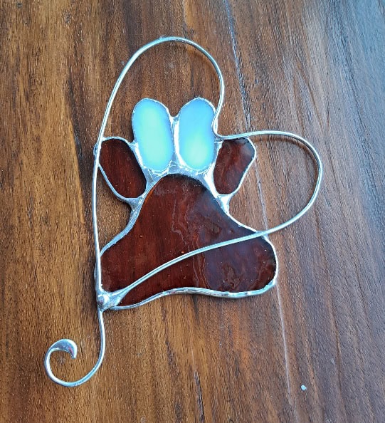 Pawprint in the heart - handmade by Pols Stained Glass (view 2)