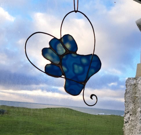 Pawprint in the heart - handmade by Pols Stained Glass