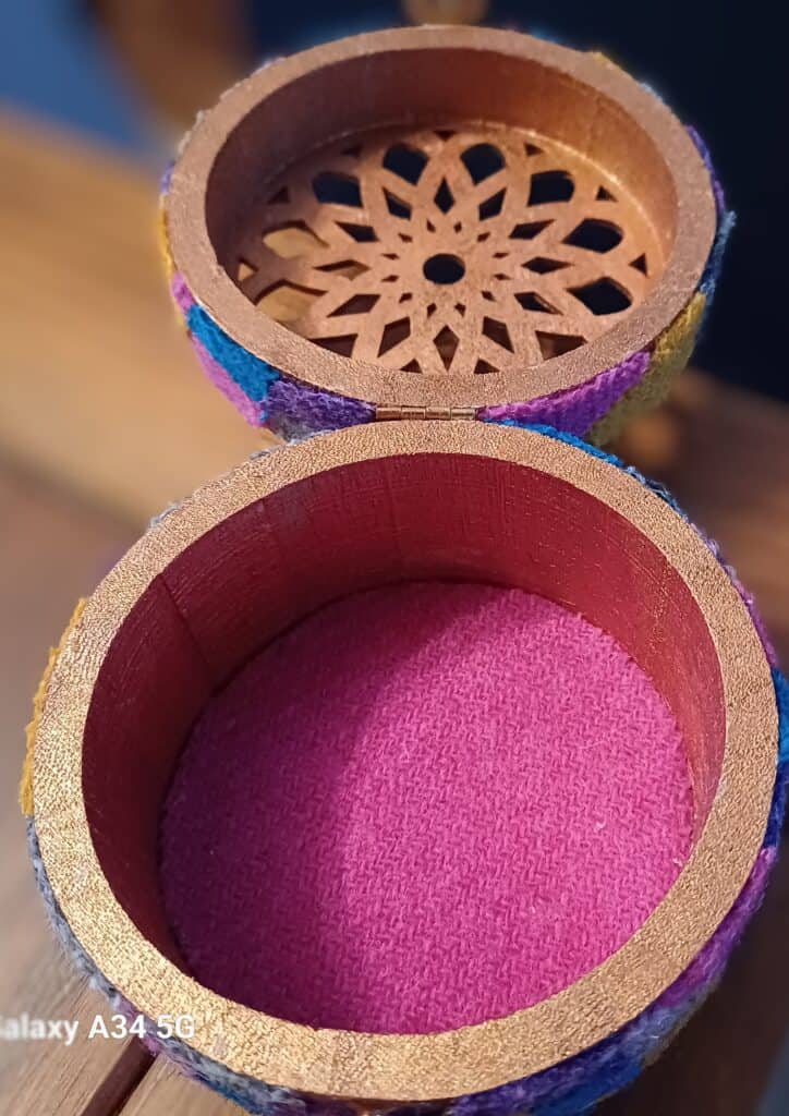 Trinket box - handmade by Cliasmol Crafts (view 2)