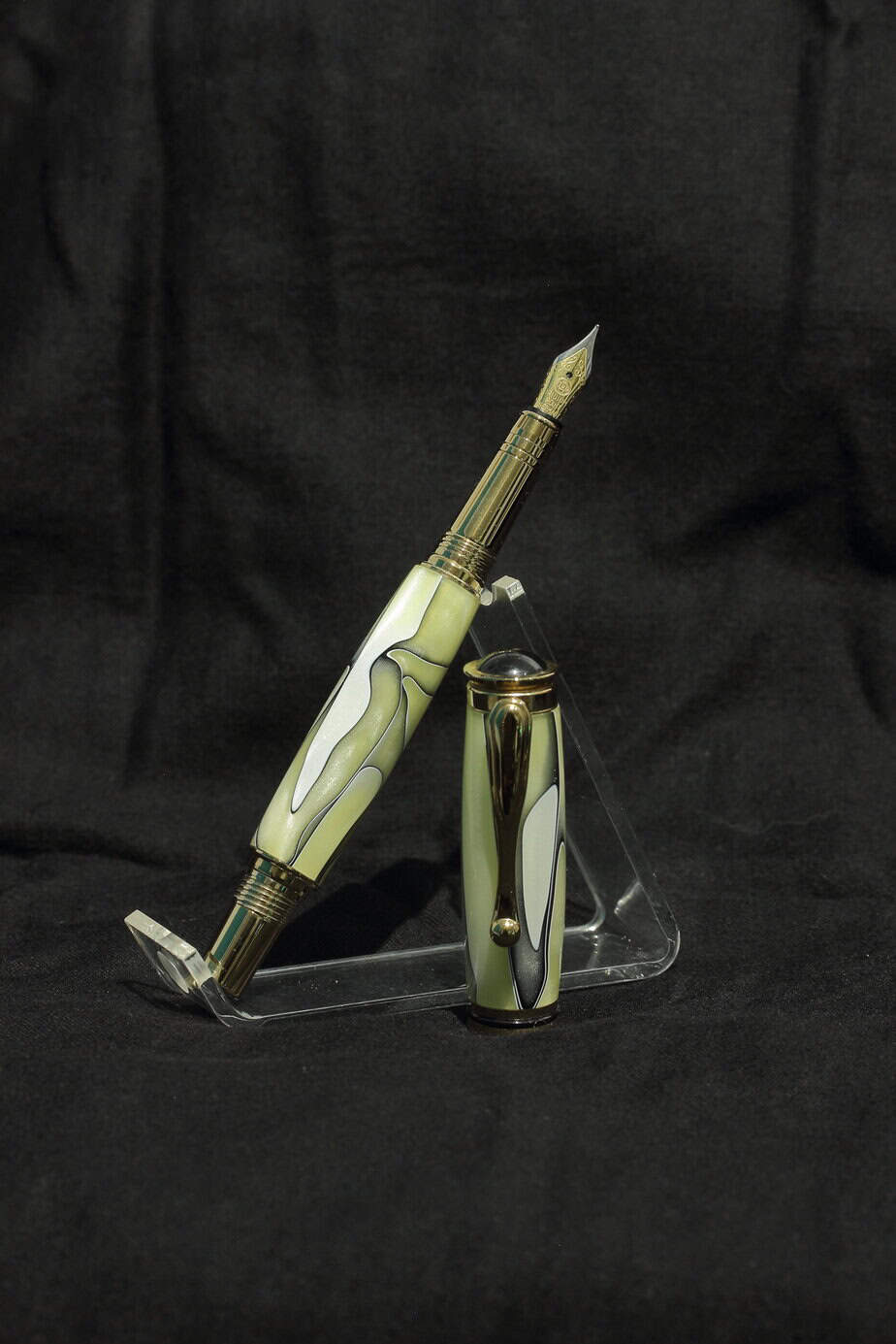 Hand Crafted Acrylic Fountain Pen - Image 2