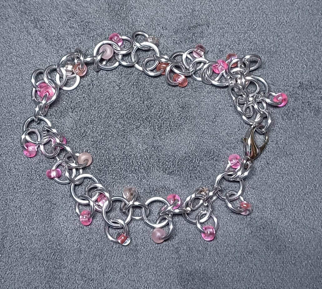 Pinks shaggy bead bracelet - handmade by Manatee Maille