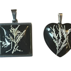 Seaweed pendants with shimmering black night sky background. - Image 6