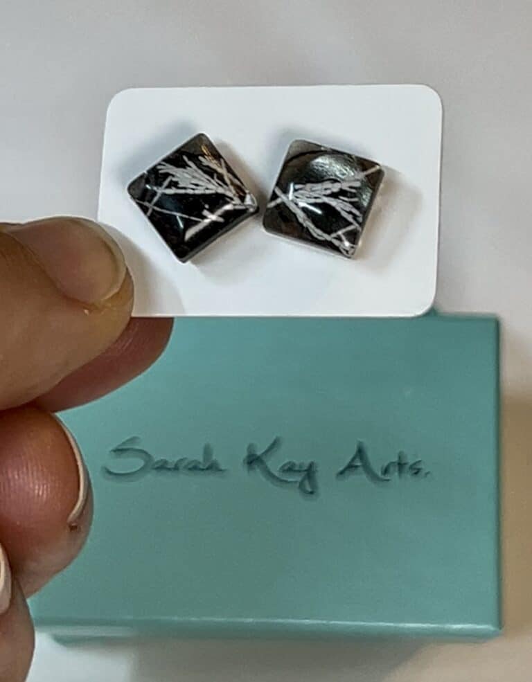 Seaweed earrings, resin jewellery from Shetland.