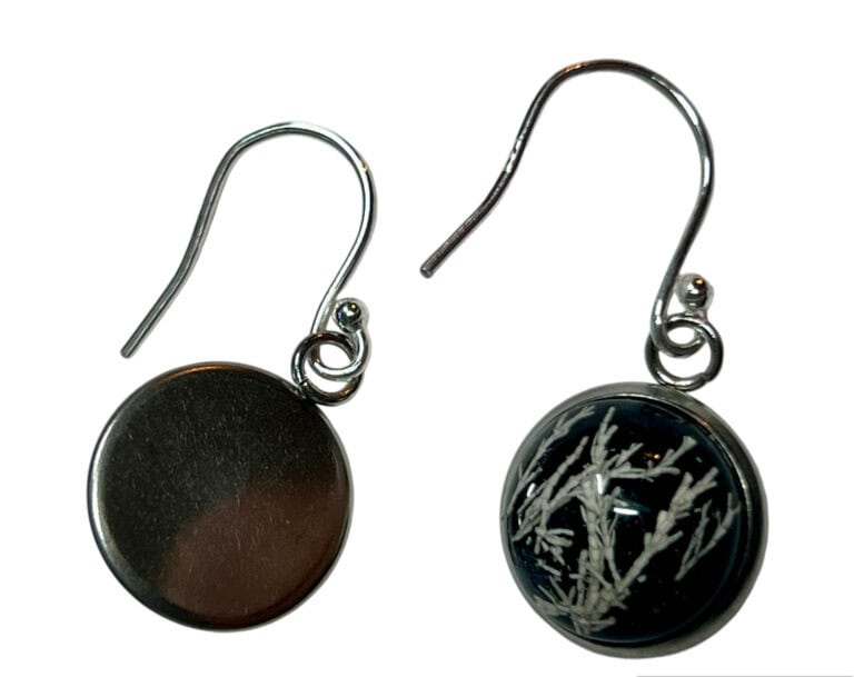 Seaweed earrings, resin jewellery from Shetland.