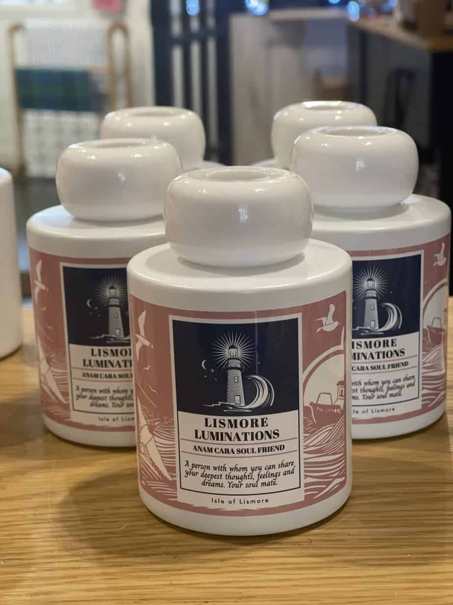 White diffuser with reeds and gift box - Anam Cara - Image 1