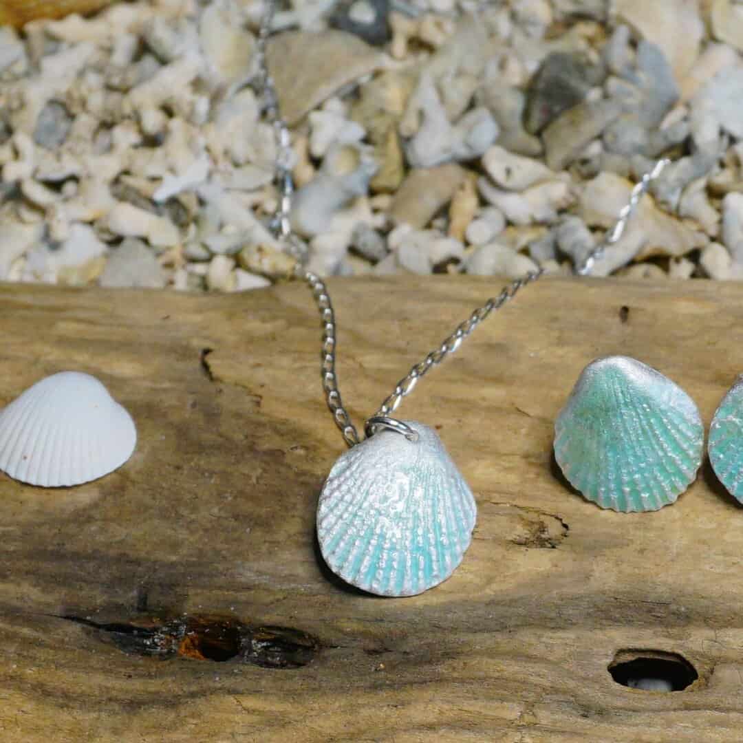 Enamelled Mini Scallop Pendant - Image 1